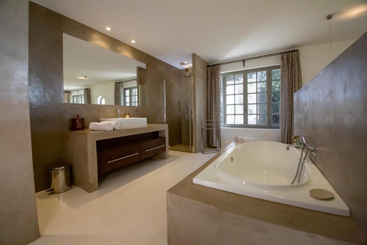 Mas Des Becasses, En Provence - 22 Personnes Villa อาร์ลส์ ภายนอก รูปภาพ