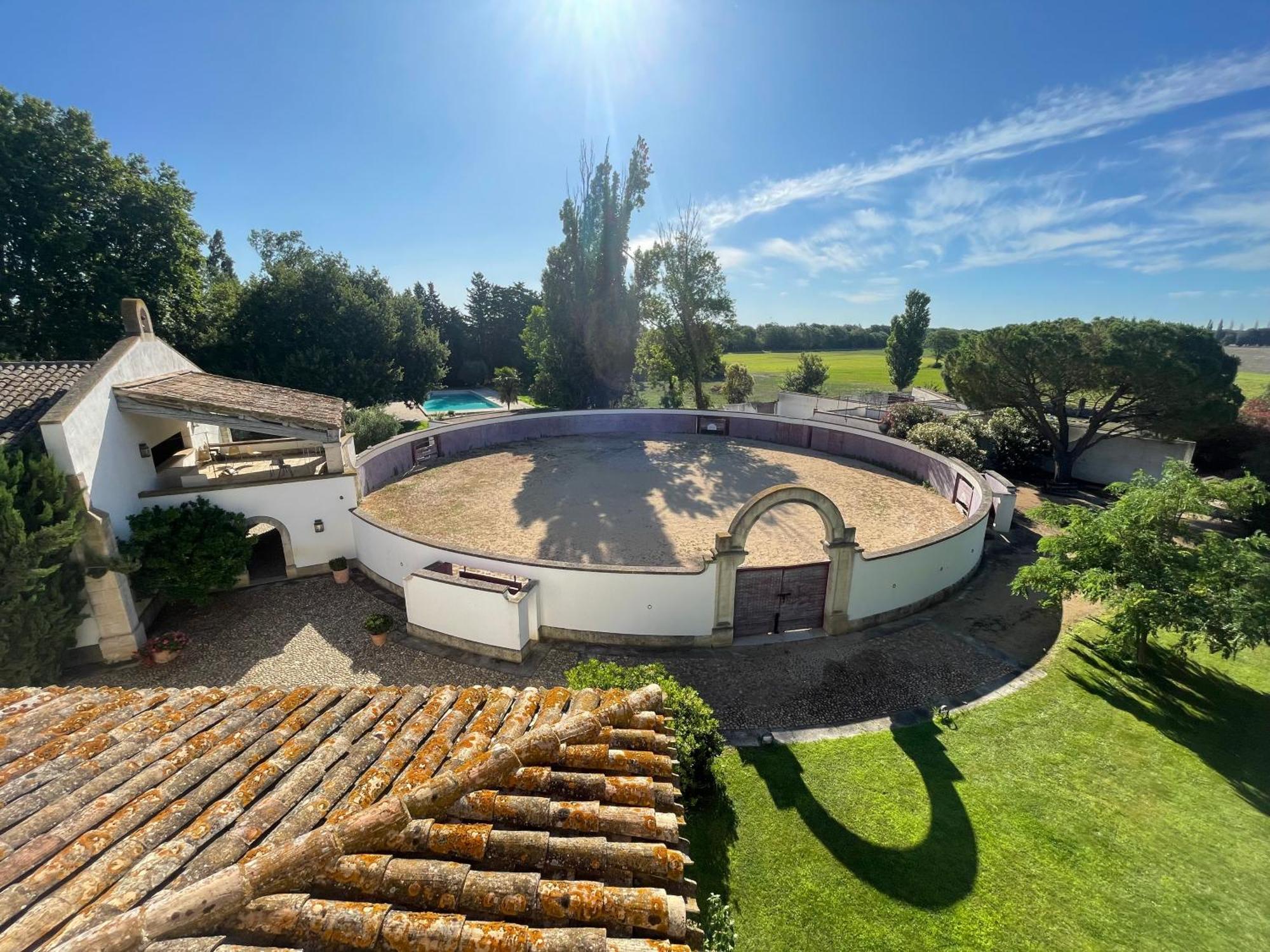 Mas Des Becasses, En Provence - 22 Personnes Villa อาร์ลส์ ภายนอก รูปภาพ