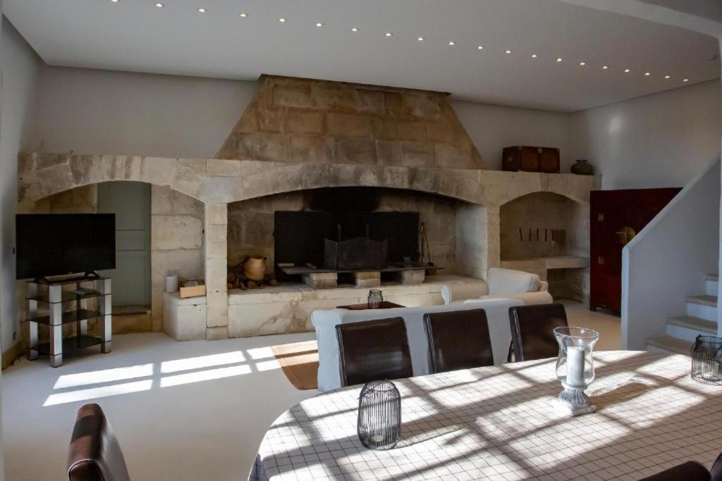 Mas Des Becasses, En Provence - 22 Personnes Villa อาร์ลส์ ภายนอก รูปภาพ